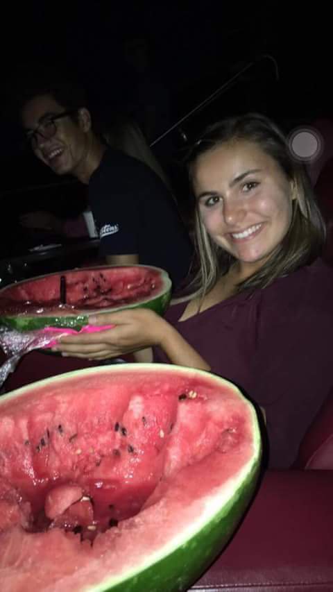 Terlalu Pintar, Makanan Yang Nggak Kamu Bayangin Bisa Masuk Bioskop